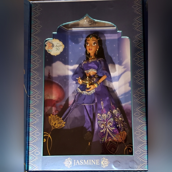 2022 D23 Exclusive 30th Anniversary Aladdin 17" Jasmine Doll with lamp - Picture 2 of 11